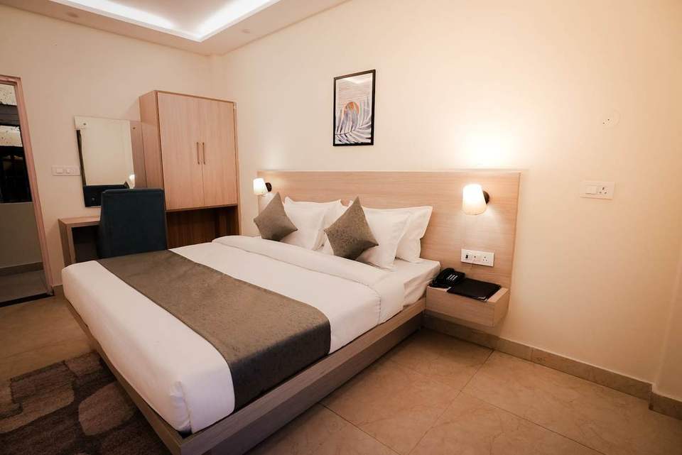 Standard Room with king bed, work desk, mirror and wardrobe at Alpine Retreat, Tapovan