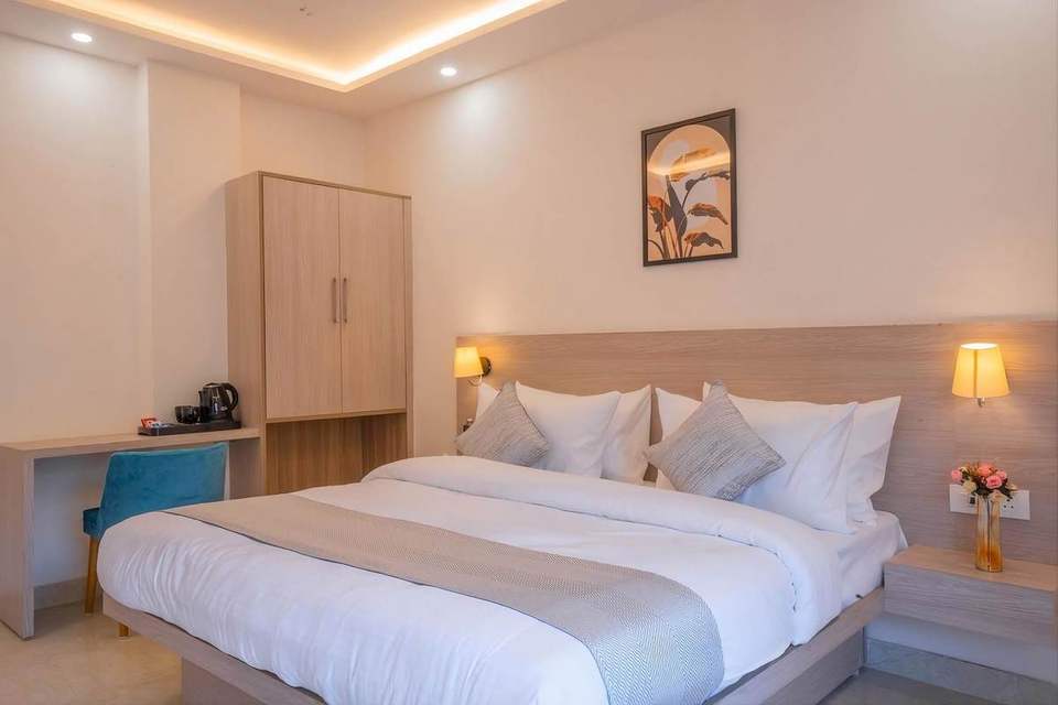 Super Deluxe Room with king bed, wardrobe and work desk with chair at Alpine Retreat, Rishikesh